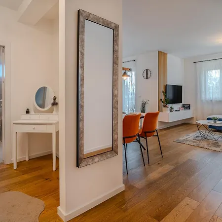 Korina - Free Private Parking Apartment *