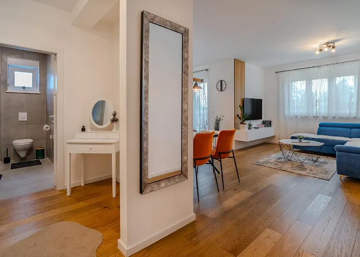 Korina - Free Private Parking דירה *